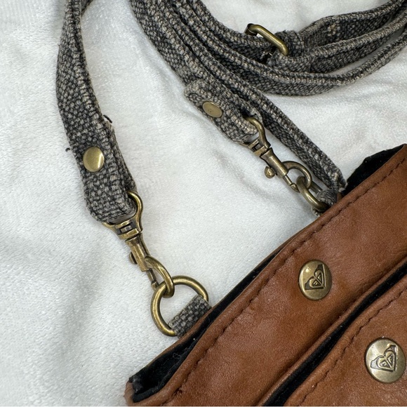 ✨ Roxy Knit Denim & Leather Crossbody Cellphone Purse - Picture 4 of 7